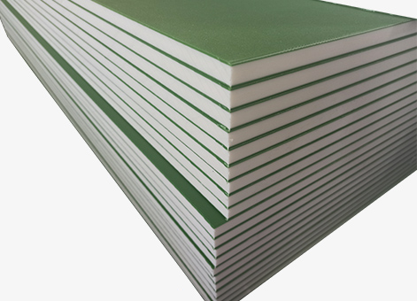 Dual color three layer sandwich HDPE sheet with textured surface