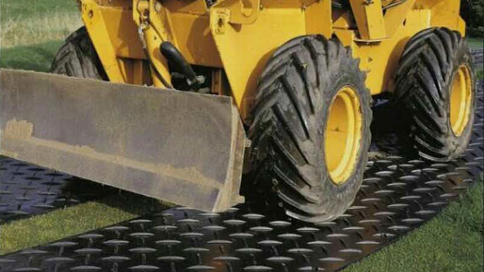 HDPE ground protection mats that provide support for heavy equipment and machinery